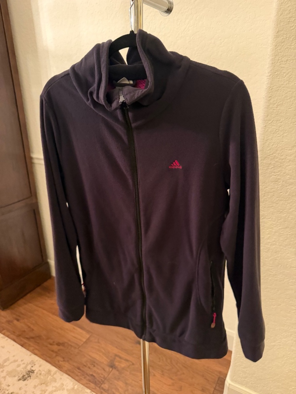 Adidas Black Fleece (Large)